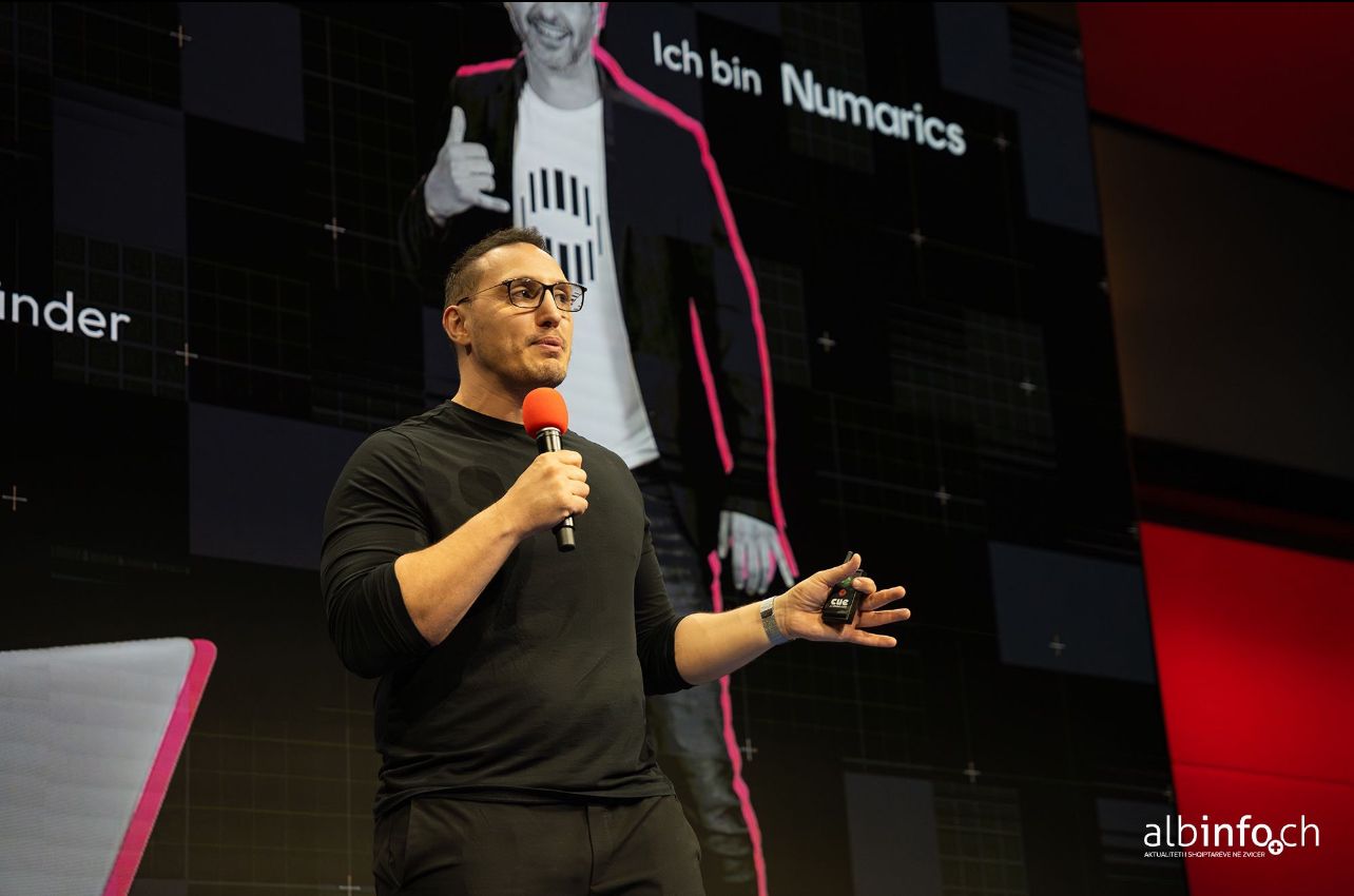 Kristian Kabashi moderating the "AI und Die Zukunft der Arbeit (AI and the Future of Work)" event in Zurich, Switzerland, May 31. Photo: Courtesy of Kristian Kabashi