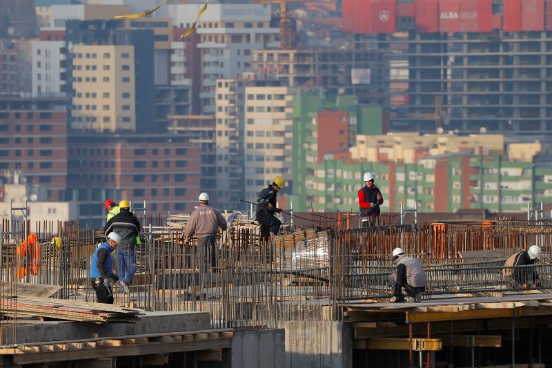 A worker on the construction site in Prishtina, Kosovo, 24 November 2020. Photo: EPA/Valdrin Xhemaj