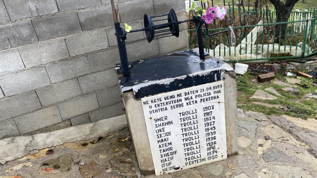 A well in Dragaqine/Dragacin with a plaque commemorating 11 civilians who were killed at the site. Photo: BIRN.